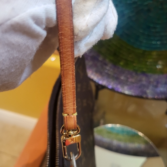 ❤️ Louis Vuitton Monogram Canvas Pochette Accessory (COA] - Picture 8 of 16